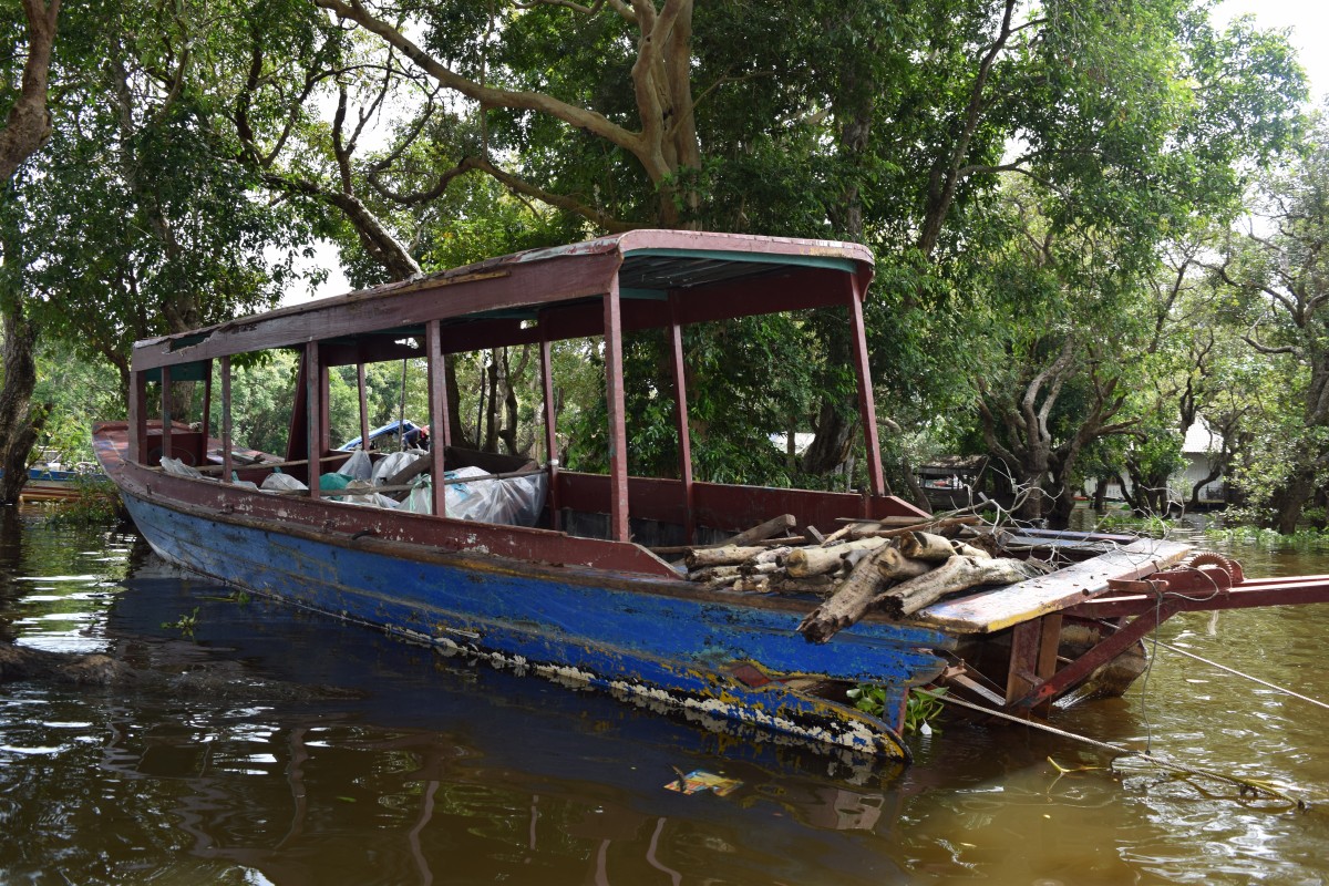 Zdjęcia: Kompong Phluk, Siem Reap, Czekając na lepsze czasy:), KAMBODżA Zdjęcia: Kompong Phluk, Siem Reap, Czekając na lepsze czasy:), KAMBODżA