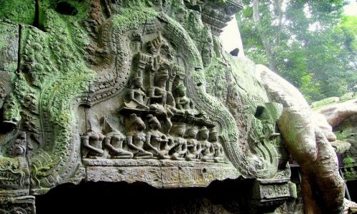 Zdjęcie KAMBODżA / okolice Siem Reap / zespół Angkor Wat / natura i dzieło ludzi złączone, tworzą nowe dzieło sztuki