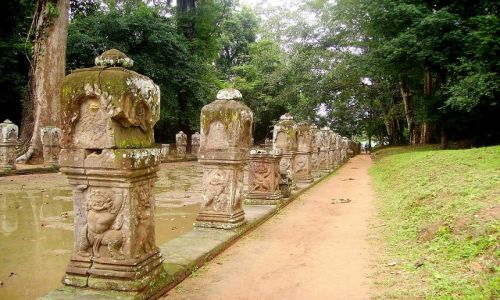 Zdjęcie KAMBODżA / okolice Siem Reap / zespół Angkor Wat / aleja do światyni Bayon