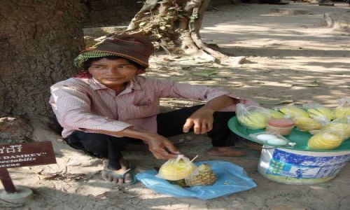 Zdjecie KAMBODA / brak / Siem Reap, Angkor Wat / Ananasy