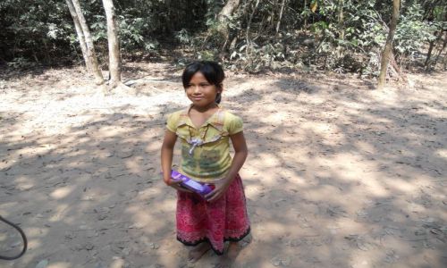 KAMBODżA / - / Angkor Mała sprzedawczyni / Kambodża
