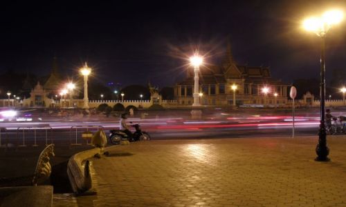 Zdjecie KAMBODA / Phnom Penh / miejska promenada / konkurs - kambodaska noc