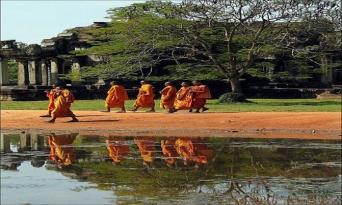 Zdjecie KAMBODA / Angkor Wat / teren wityni / Turyci?