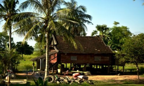 Zdjęcie KAMBODżA / Siem Reap / droga do Siem Reap / Domek