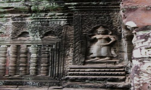 Zdjęcie KAMBODżA / Siem Reap /  Ta Prohm / Kamienna postać