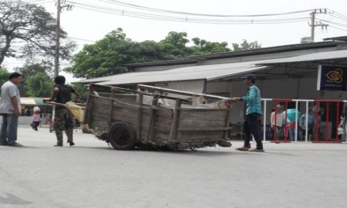 Zdjcie KAMBODA / Poipet / granica / TAXI?!