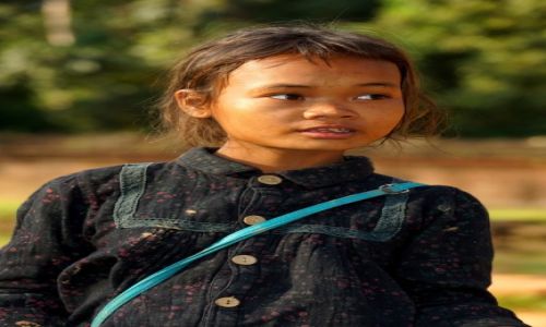 Zdjęcie KAMBODżA / - / na terenie Angkor Wat / Dziewczynka