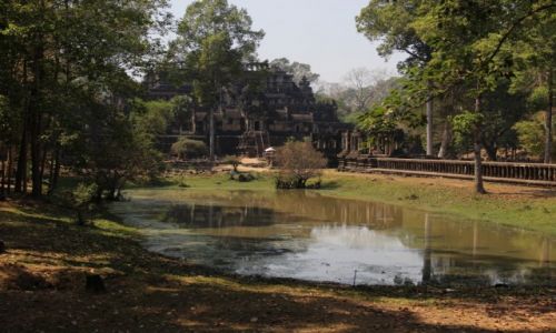 KAMBODA / Siem Reap / Angkor / Odtworzona przez archeologw witynia Baphuon