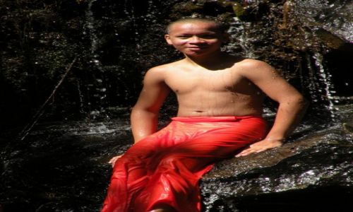 Zdjęcie KAMBODżA / Angkor / Kbal Spean / Mnich