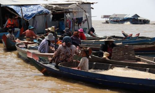 Zdjcie KAMBODA / Kompong Pluk / Kompong Pluk / Kolejka dek