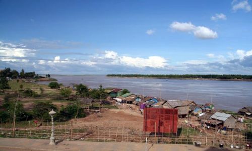 Zdjecie KAMBODA / brak / miasteczko Stung Treng - w drodze do Laosu / widok z hotelu na Mekong