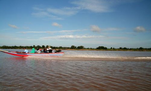 Zdjecie KAMBODA / brak / mekong river / ferry boat (mega szybka przeprawa na granice z Laosem)