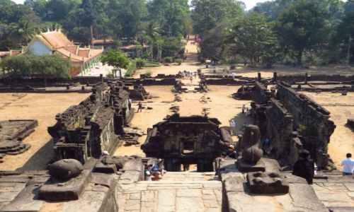Zdjcie KAMBODA / Angkor / okolice Siem Reap / witynia Bakong