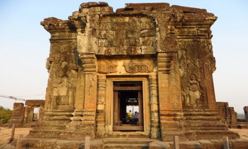 Zdjcie KAMBODA / Angkor / okolice Siem Reap / witynia Phnom Bakheng