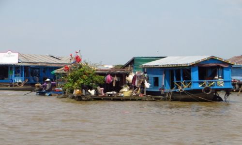 Zdjcie KAMBODA / Angkor / jezioro Tonle Sap / wioska na wodzie