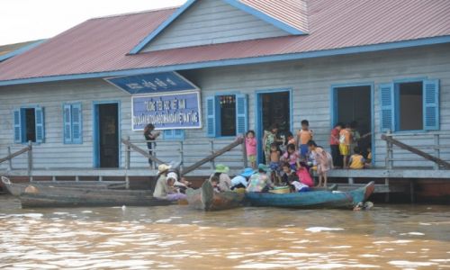 Zdjęcie KAMBODżA / Tonle Sap / Tonle Sap / szkoła