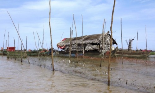 Zdjcie KAMBODA / Jezioro Tonle Sap / Kampong Phluk / Pywajce domki na jeziorze