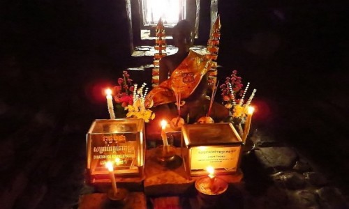 Zdjcie KAMBODA / Angkor / okolice Siem Reap / witynia Bajon - sanktuarium