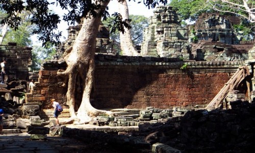 Zdjcie KAMBODA / Angkor / okolice Siem Reap / witynia Prah Khan - walka z przyrod