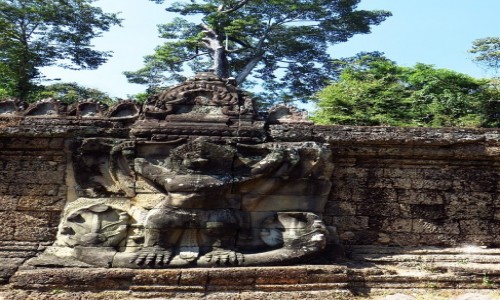 Zdjcie KAMBODA / Angkor / okolice Siem Reap / witynia Prah Khan - paskorzeba Garudy