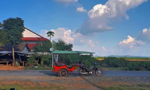 Zdjecie KAMBODA / okolice Kampotu / - / Czerwone ferrari (model Cambodia)