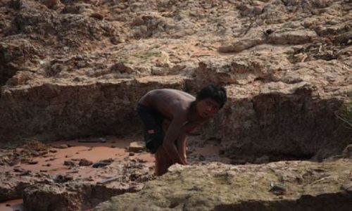 Zdjęcie KAMBODżA / Siem  Reap / wioska na jeziorze / dzieci w Kambodży