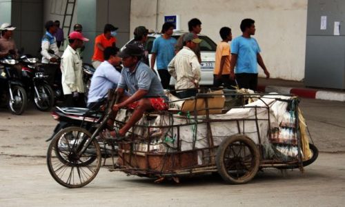 Zdjęcie KAMBODżA / granica Tajlandii z Kambodżą / Poi Pet / przygraniczne środki lokomocji 3