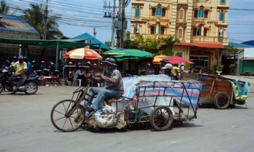 Zdjęcie KAMBODżA / granica Tajlandii z Kambodżą / Poi Pet / przygraniczne środki lokomocji 4