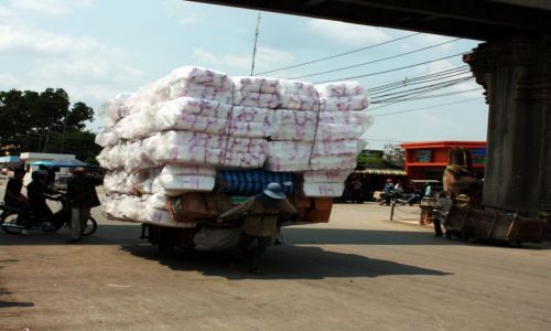 Zdjęcie KAMBODżA / granica Tajlandii z Kambodżą / Poi Pet / przygraniczne środki lokomocji 5