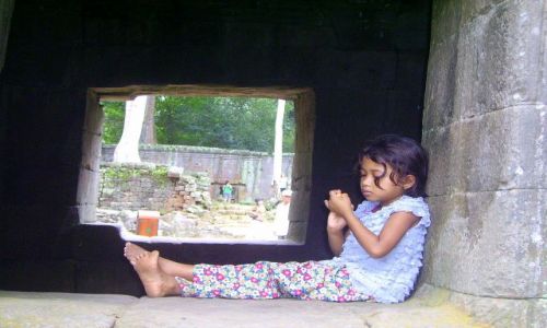 Zdjecie KAMBODA / okolice Siem Reap / witynia Preah Khan / w oczekiwaniu na turystw -