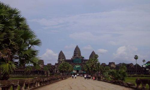 KAMBODA / okolice Siem Reap / swiatynia Angkor Wat / widok na Angkor Wat