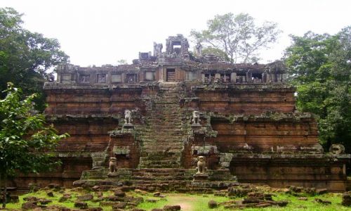KAMBODA / okolice Siem Reap / zesp Angkor Wat / witynia Phimeanakas- przy Paacu
