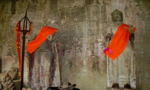 Zdjęcie KAMBODżA / okolice Siem Reap / świątynia Angkor Wat / niekompletni bogowie w Angkor Wat