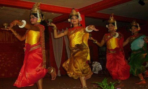 Zdjecie KAMBODA / Siem Reap / Siem Reap / ucz si taca od dziecka