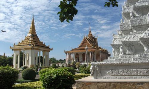 Zdjcie KAMBODA / Phonm Penh / Phonm Penh / ... pomidzy ... witynia Szmaragdowego Buddy ...