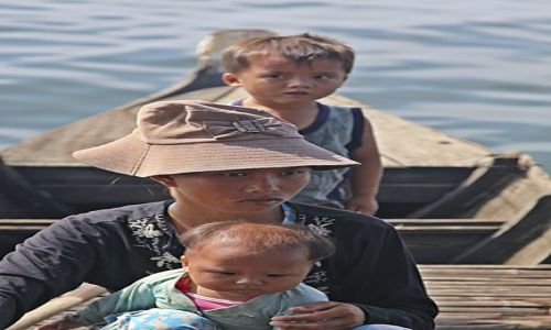 Zdjcie KAMBODA / - / jezioro Tonle Sap / rodzina