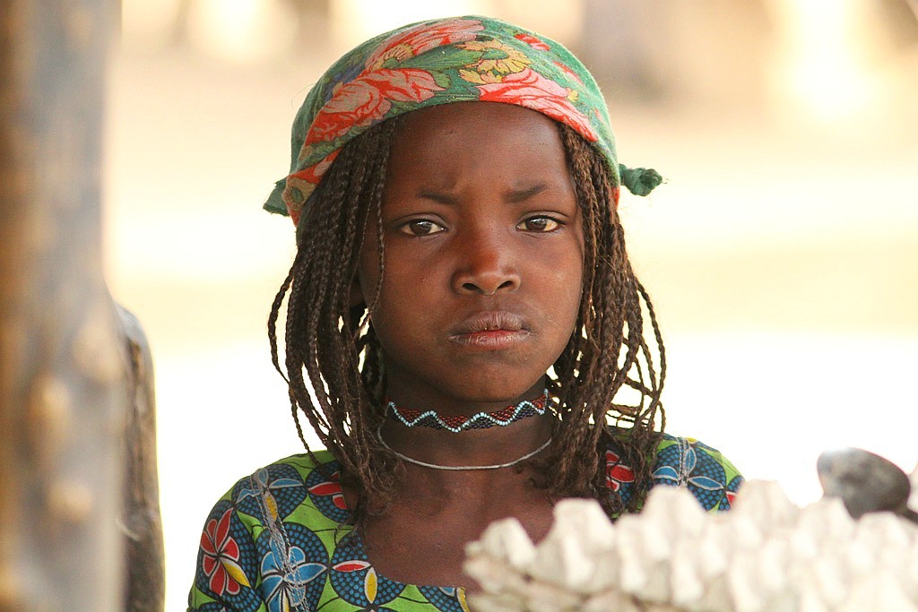 Zdjęcia: Djaba, Ngaoundere, Mała sprzedawczyni, KAMERUN Zdjęcia: Djaba, Ngaoundere, Mała sprzedawczyni, KAMERUN