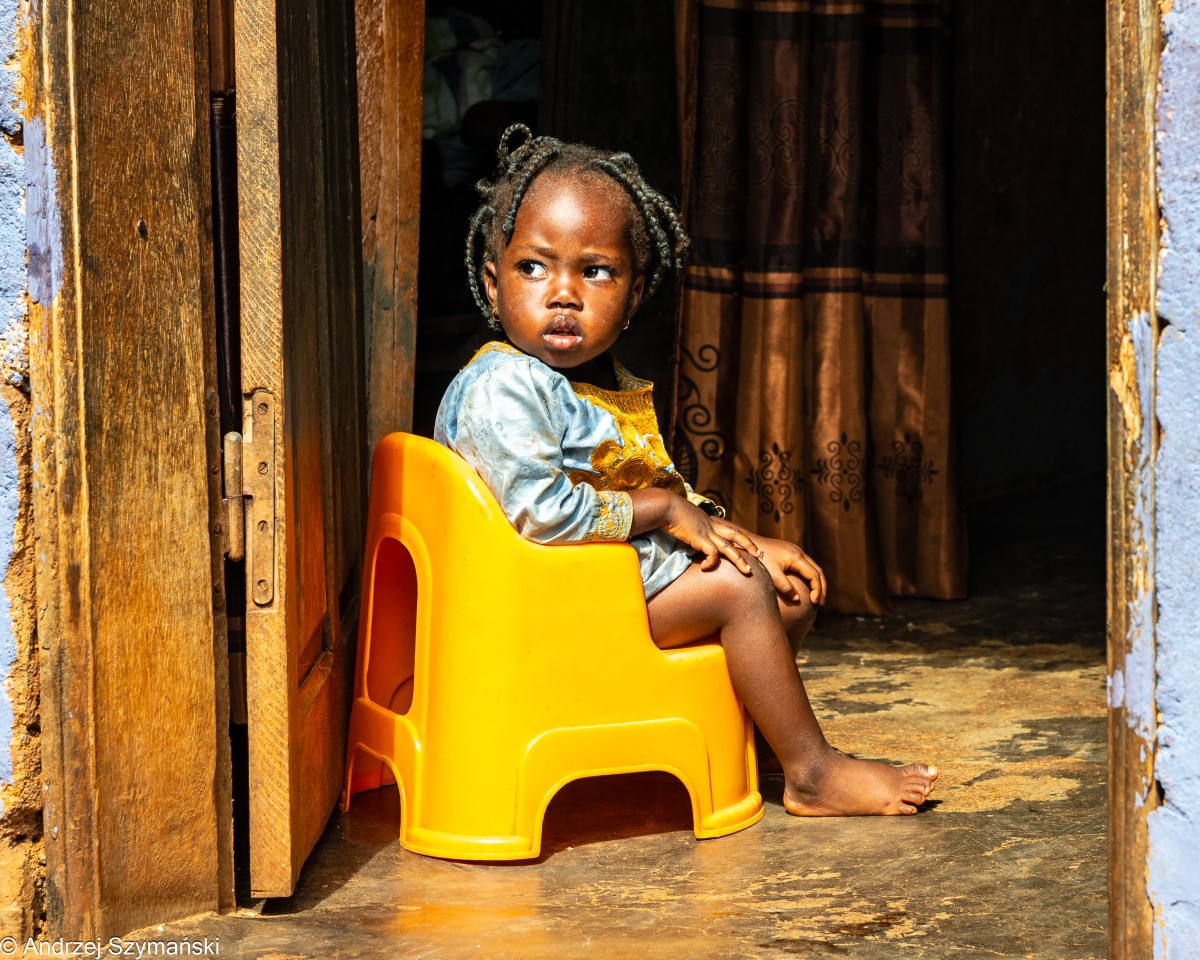 Zdjęcia: Foumban, Foumban, W progu, KAMERUN Zdjęcia: Foumban, Foumban, W progu, KAMERUN