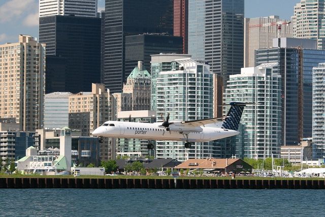 Zdjęcia: Toronto Island - City Centre Airport, Ontario, lądowanie, KANADA Zdjęcia: Toronto Island - City Centre Airport, Ontario, lądowanie, KANADA