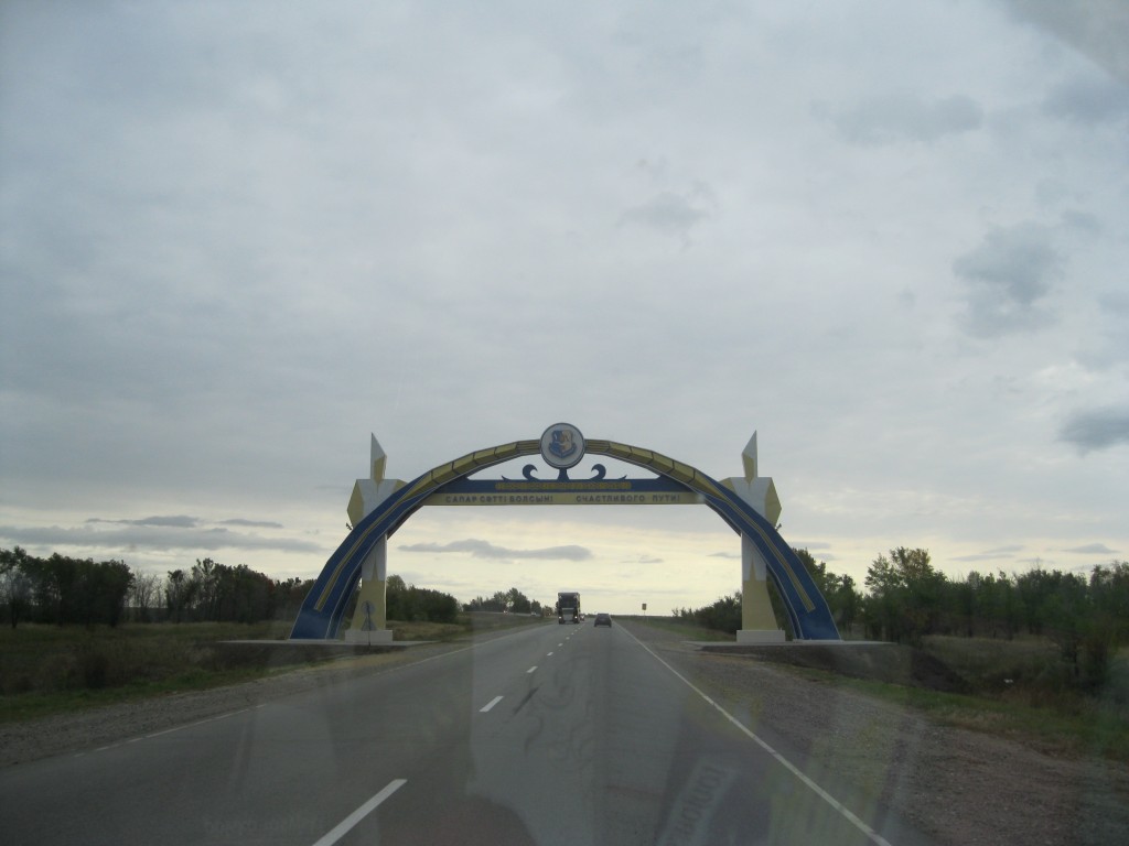 Zdjęcia: Kazachstan oklice Ostany, Kazachstan, Brama na drodze KONKURS, KAZACHSTAN Zdjęcia: Kazachstan oklice Ostany, Kazachstan, Brama na drodze KONKURS, KAZACHSTAN