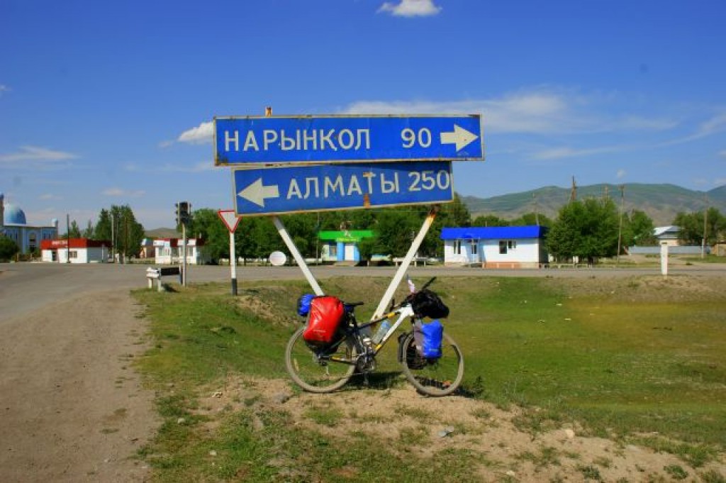 Zdjęcia: Kazachstan , Kazachstan , Drogowskaz , KAZACHSTAN Zdjęcia: Kazachstan , Kazachstan , Drogowskaz , KAZACHSTAN