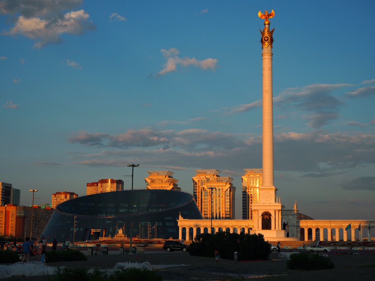 Zdjęcia: Astana, Plac Niepodległości, płn. Kazachstan, Monument Kazakh Eli, KAZACHSTAN Zdjęcia: Astana, Plac Niepodległości, płn. Kazachstan, Monument Kazakh Eli, KAZACHSTAN