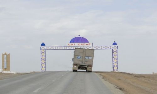 Zdjecie KAZACHSTAN / P.Kach / wyjazd z miasta / Przejdzie???