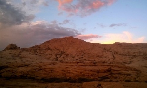 KAZACHSTAN / 70 km na pnoc od Bachasz / Bektau-Ata Trakt / Opoka