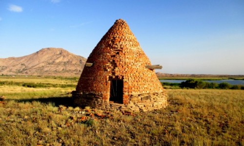 Zdjcie KAZACHSTAN / 70 km na pnoc od Bachasz / Bektau-Ata Trakt / Kurhan
