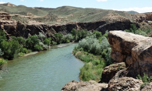 KAZACHSTAN / Kazachstan poudniowy / kilkanacie km. za Kanionem Szaryskim w kierunku Kegen / Rzeka Szaryn