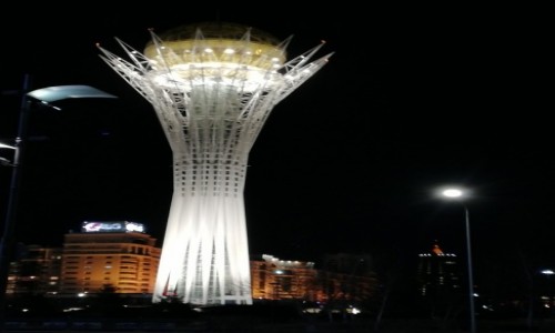 Zdjecie KAZACHSTAN / Astana / Bajterek / Kazachstan wiosn