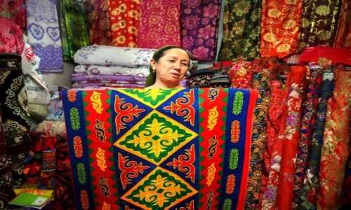 Zdjecie KAZACHSTAN / pd. Kazachstan / bazar w Turkiestanie / Kazachski dese
