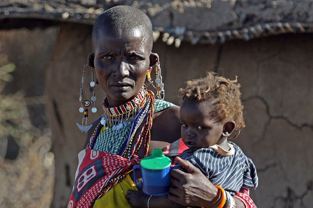 Zdjęcia: Wioska przy rezerwacie Masai Mara, Masai Mara, Czarny blondynek, KENIA Zdjęcia: Wioska przy rezerwacie Masai Mara, Masai Mara, Czarny blondynek, KENIA