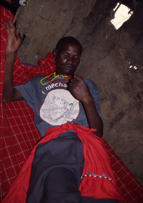Zdjęcia: Okolice Naminga, Poludniowa Kenia, Zmeczony Masaj., KENIA Zdjęcia: Okolice Naminga, Poludniowa Kenia, Zmeczony Masaj., KENIA